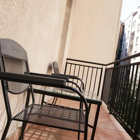 2B Pechackova Family Apartment With Balcony By The River Prague Exterior photo