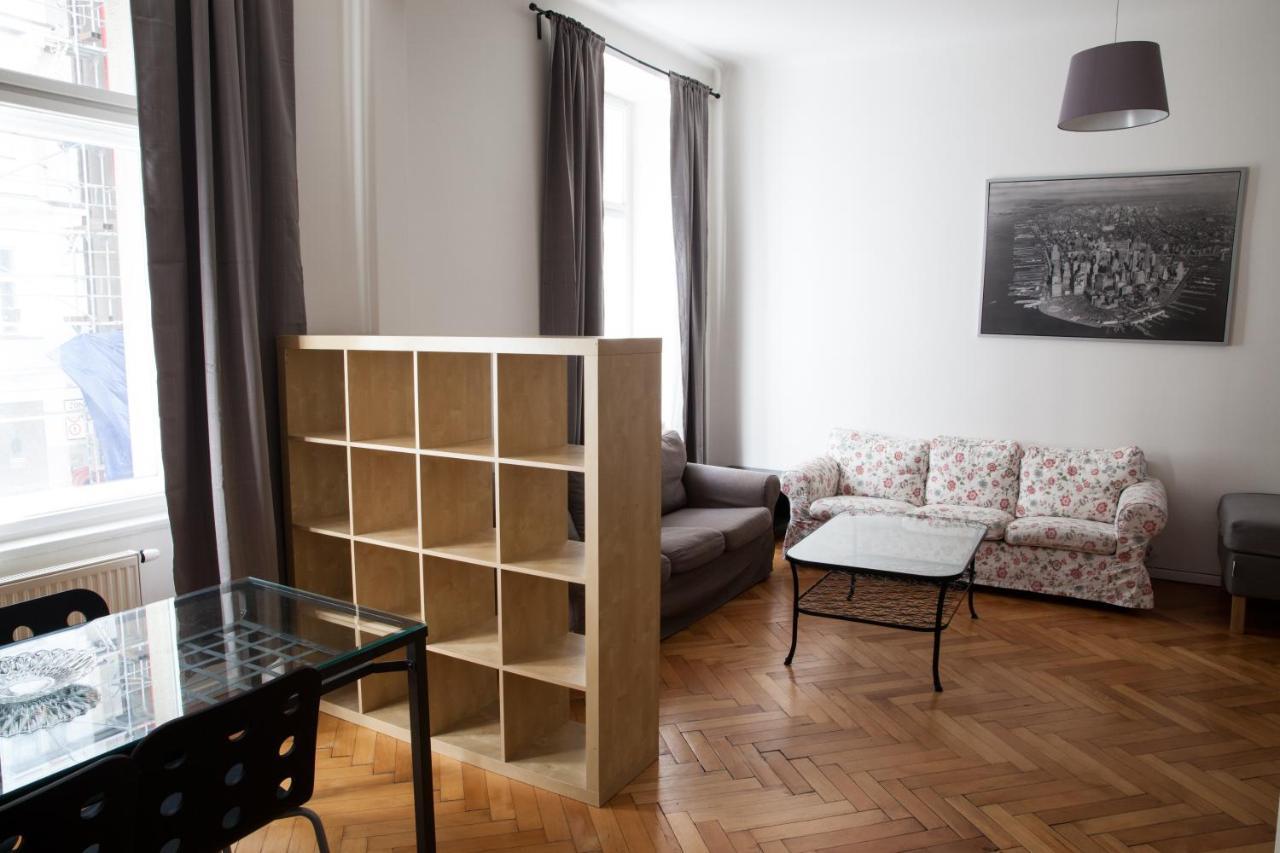 Appartement 2b Pechackova Family With Balcony By The River