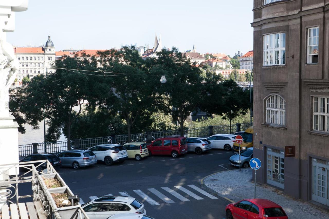 2b Pechackova Family With Balcony By The River * Praag