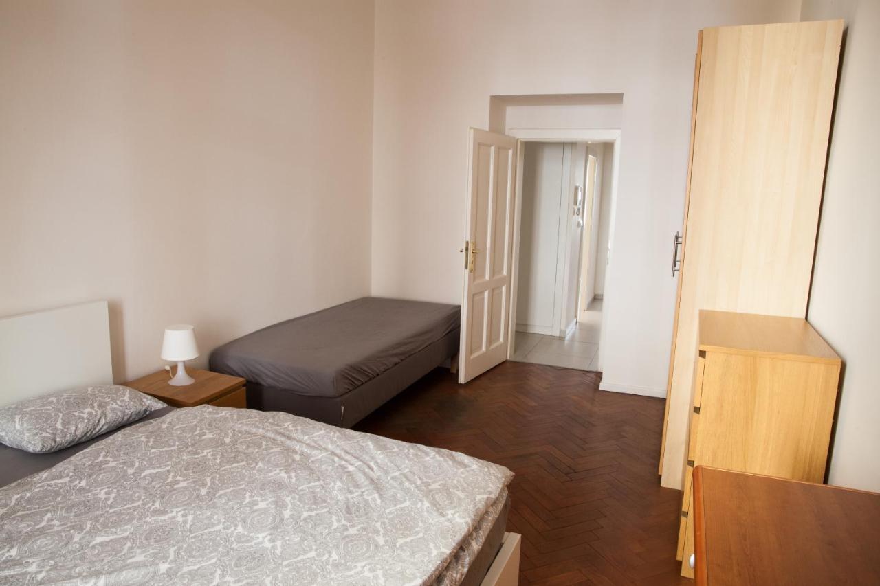 Appartement 2b Pechackova Family With Balcony By The River Praag